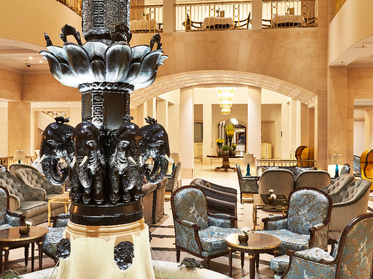 berlin--hotel-adlon-elefantenbrunnen-im-adlon-c 2019 kempinski hotels.jpg